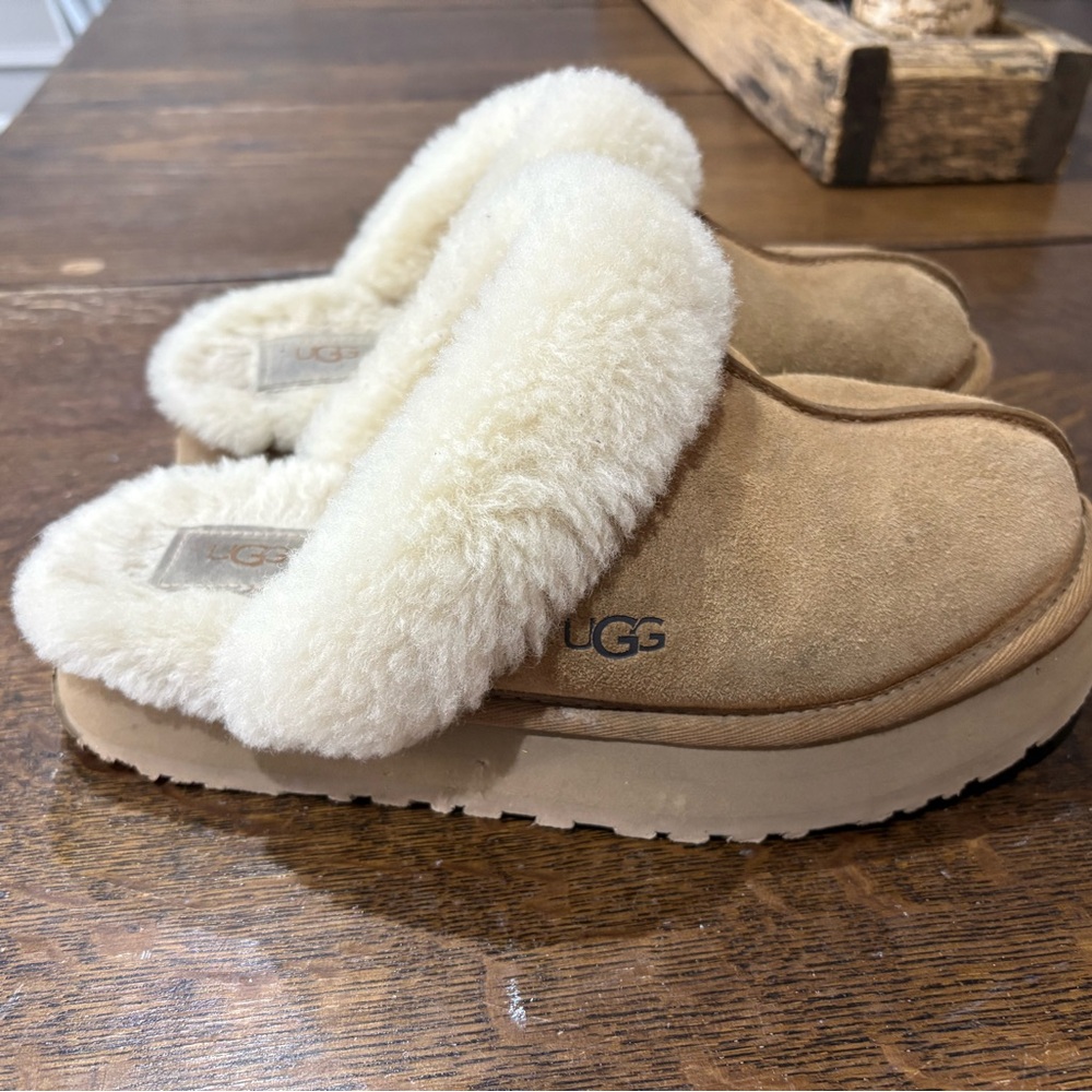 UGG Disquette Slipper size 8